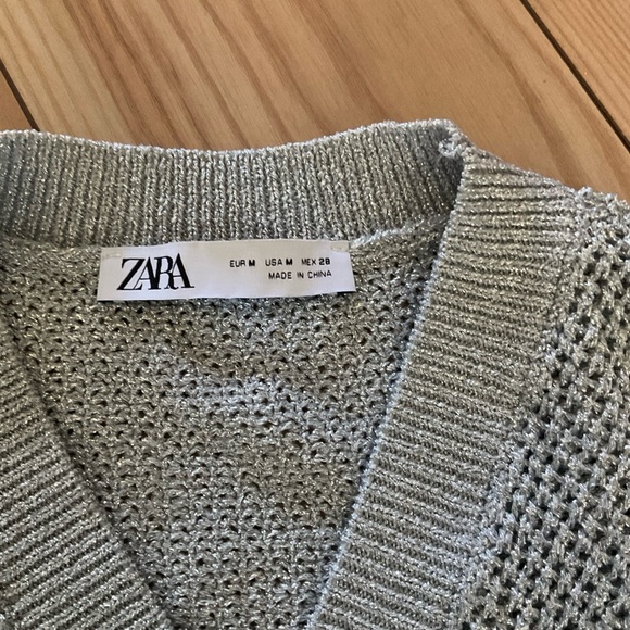 NWOT. Zara Knit wrap cardigan with metallic thread. Size Medium - Picture 3 of 3